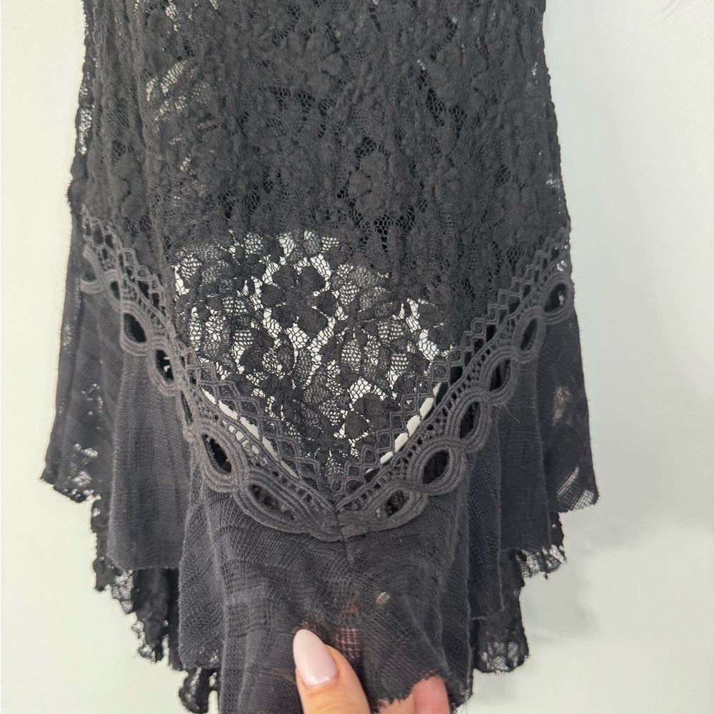 Black Lace Sleeveless Top - Picture 14 of 17